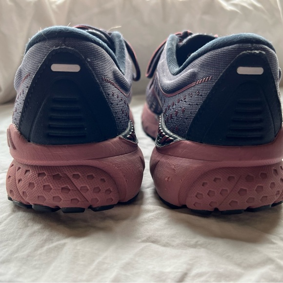 Brooks adrenaline running shoes - Picture 4 of 5